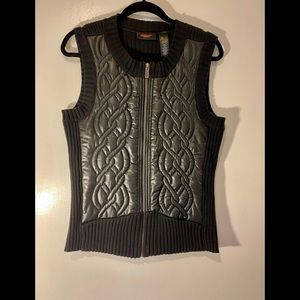❤️ DKNY Black Sweater Vest ❤️